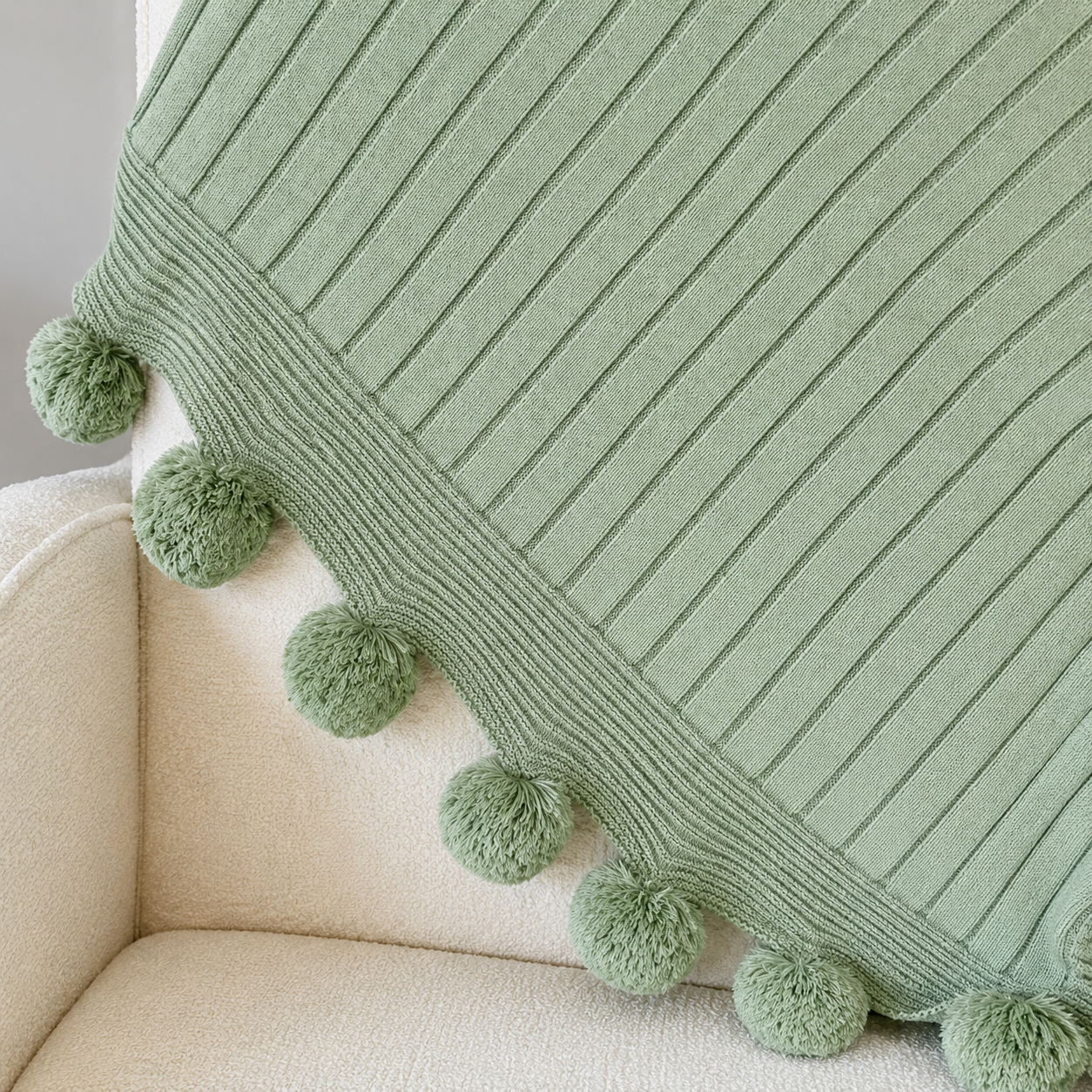 Manta Colo em Trico Pompom - Verde Plantação