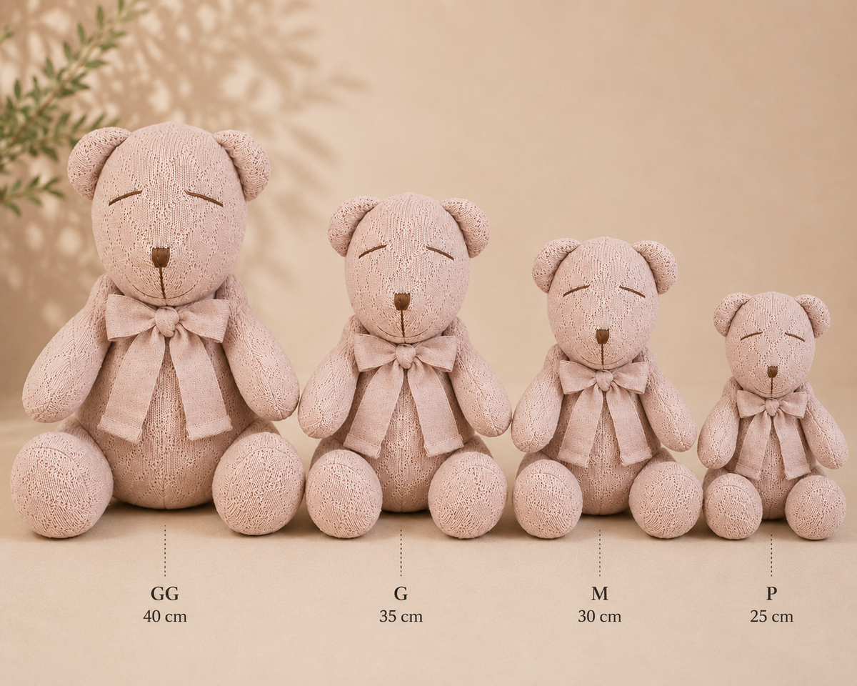 Urso Decorativo Nino em Trico - Rosê Una - 79083263019866 - Imagem 3