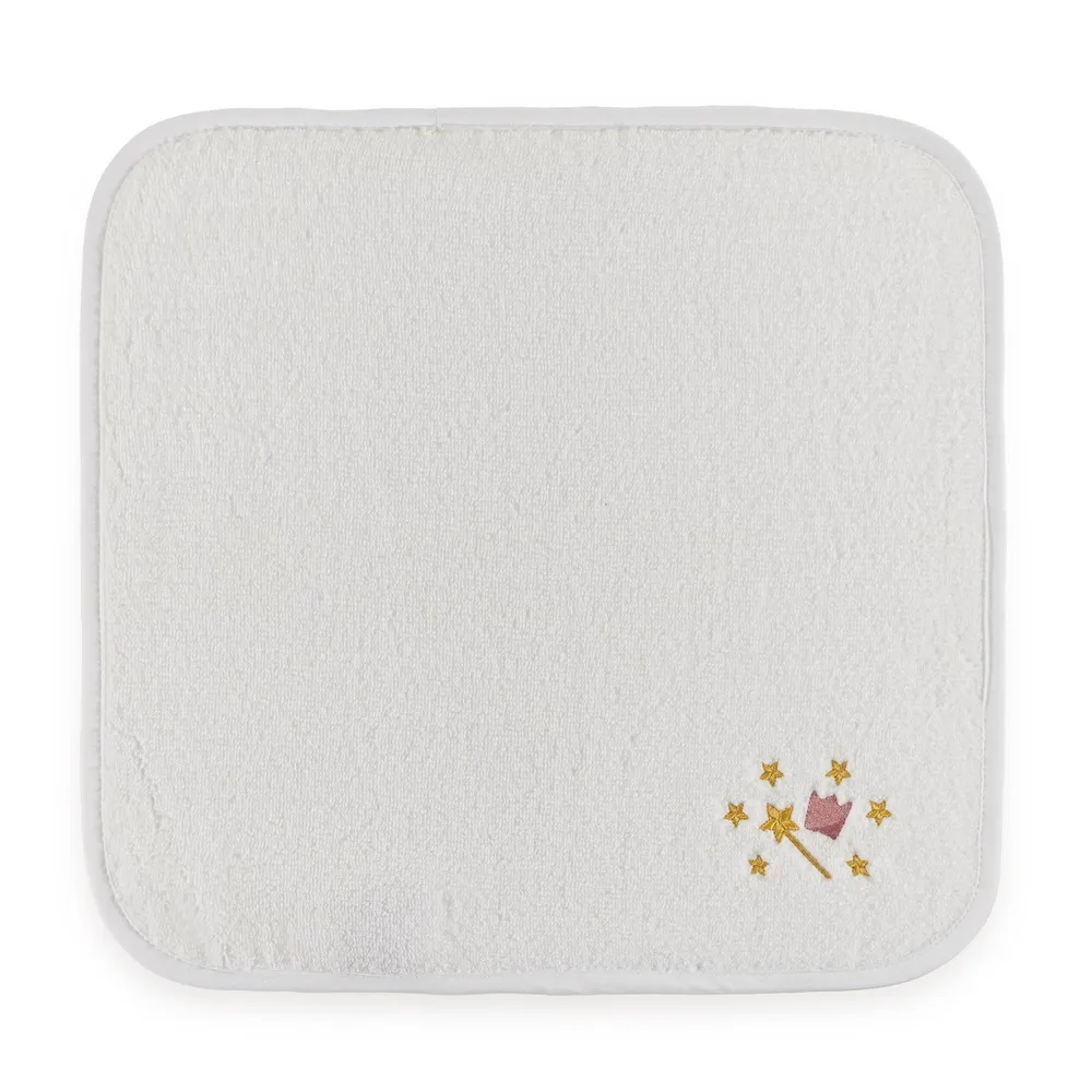 Kit 3 Fraldas de Boca Ninnola Trussardi – fralda branca vista de cima, com bordado no canto inferior
