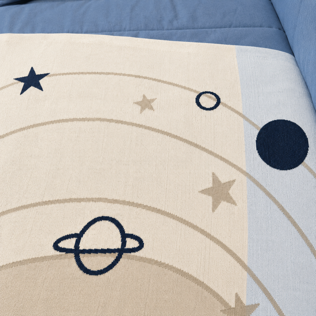 Manta Colo em Tricot - Coleção Pequeno Universo - Galáxia