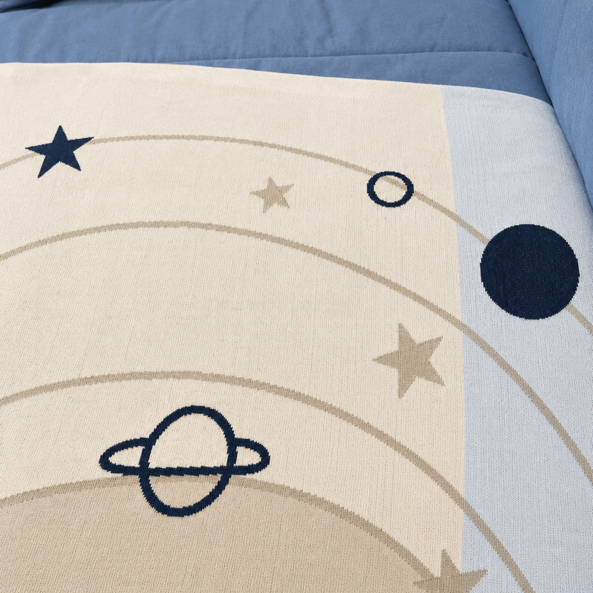 Manta Colo em Tricot - Coleção Pequeno Universo - Galáxia